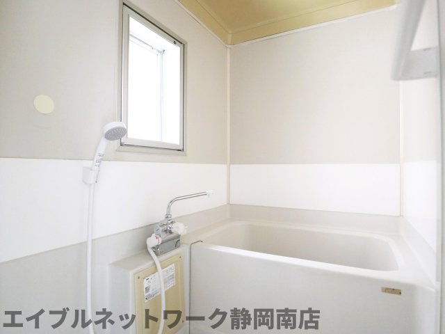バス・シャワールーム　落ち着いた空間のお風呂です
