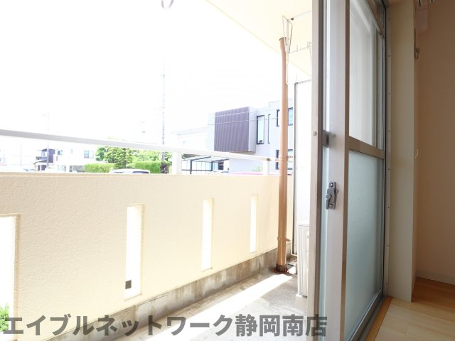 バルコニー　開放的で明るい空間を演出してくれるバルコニーです