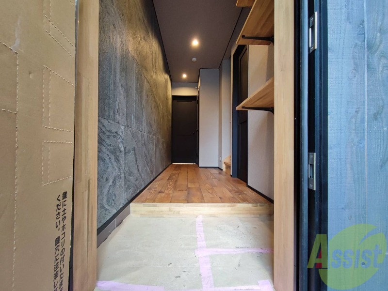 玄関　玄関の様子です。明るい印象ですね。気分もあがりそう。