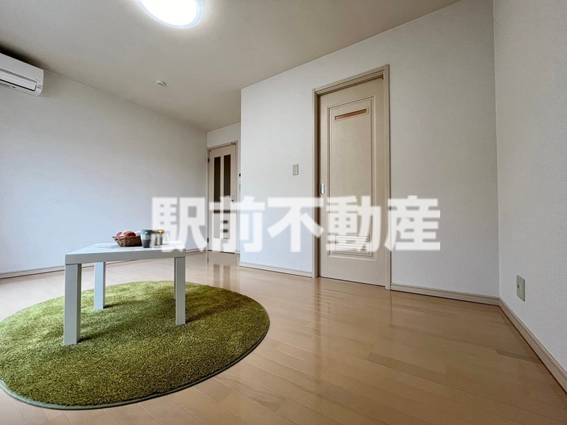 居室・リビング　※同物件別部屋の参考写真・現況優先