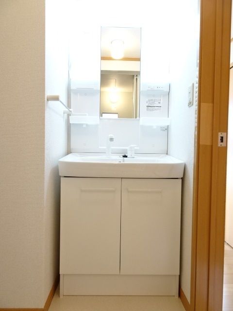 【藤枝市平島のアパートの洗面設備】