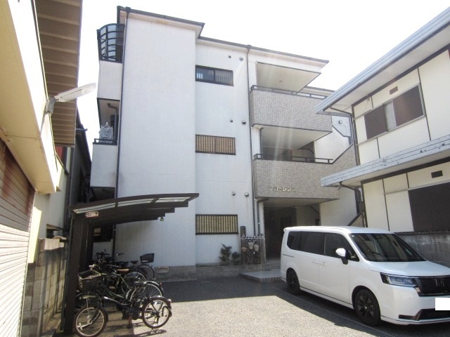 岸和田市小松里町のマンションの建物外観