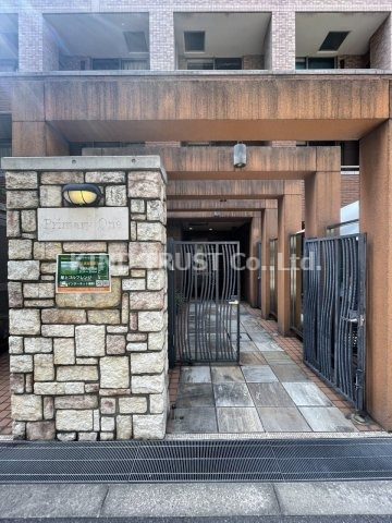 エントランス　落ち着いたエントランスです