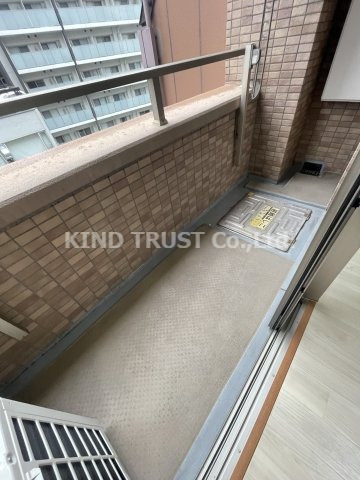 バルコニー　暖かな日差しのふりそそぐバルコニー