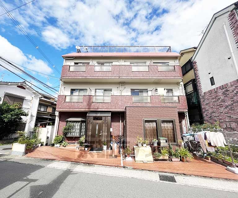 京都市右京区太秦宮ノ前町のマンションの建物外観