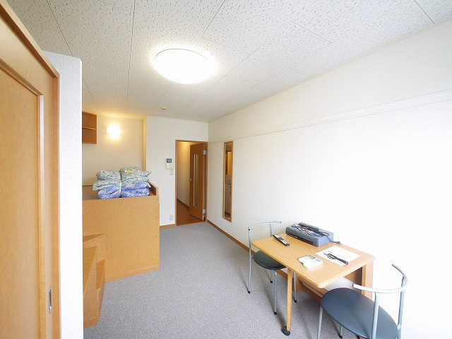 居室・リビング　こちらの居間で趣味の時間をお楽しみください