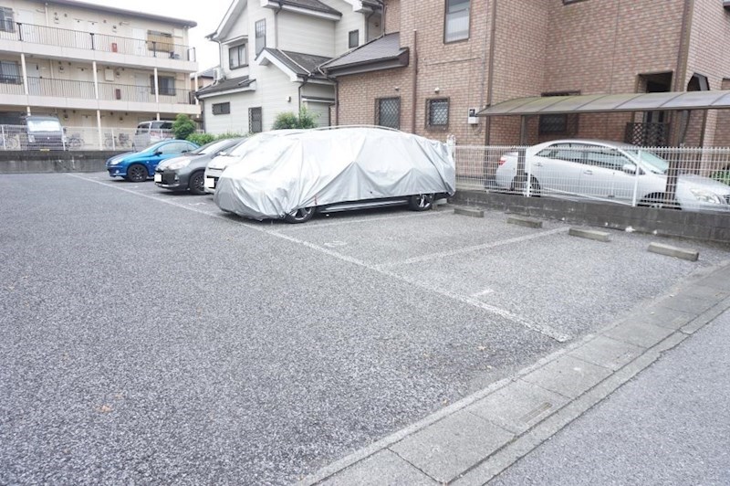 【ヒルズ花田壱番館の駐車場】