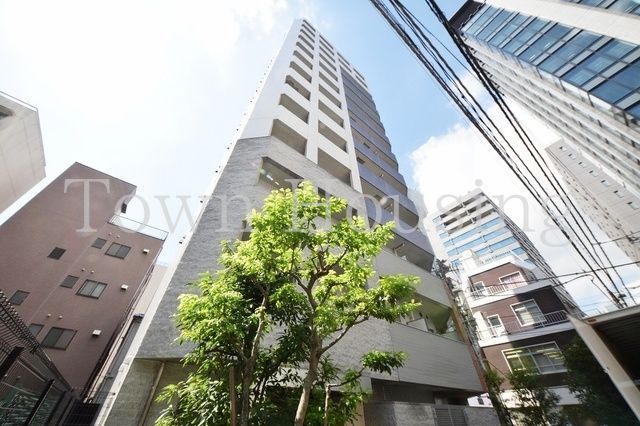 港区西新橋のマンションの建物外観