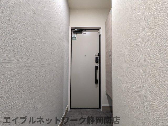 玄関　収納もある玄関です