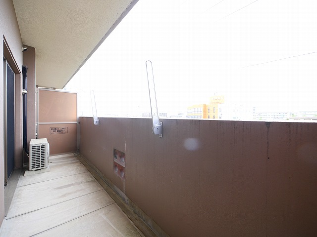 バルコニー　暖かな日差しのふりそそぐバルコニー