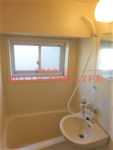 バス・シャワールーム　コンパクトで使いやすいお風呂です