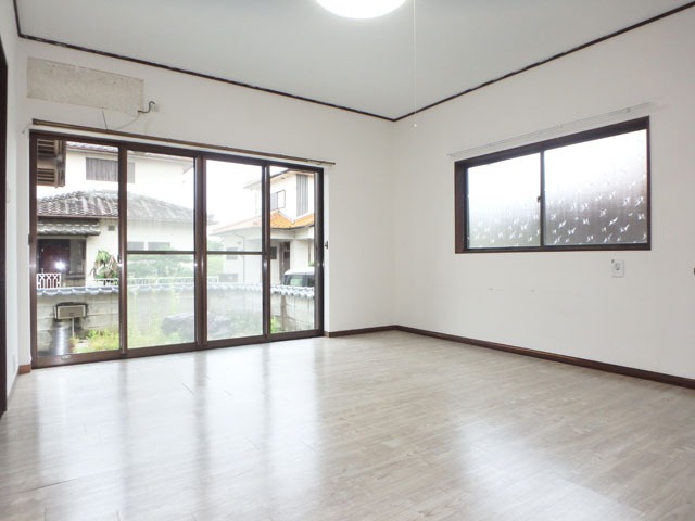 居室・リビング　１３帖の広々リビング♪