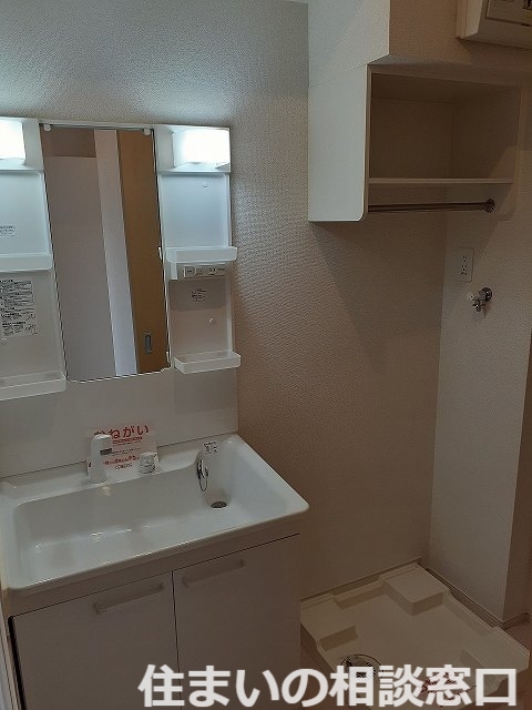 【碧南市岬町のアパートの洗面設備】
