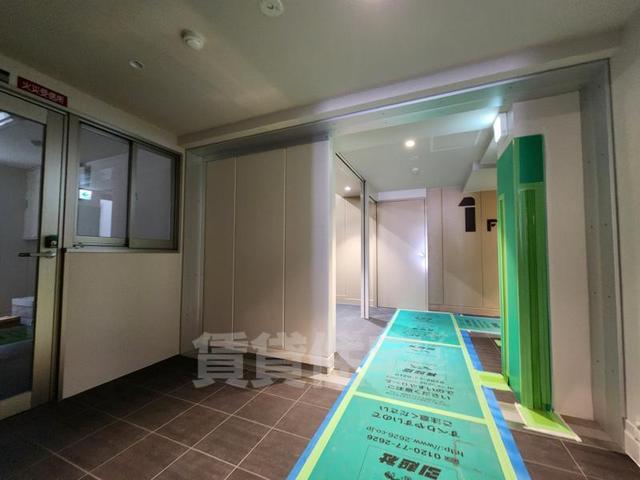 【京都市東山区本町１１丁目のマンションのロビー】