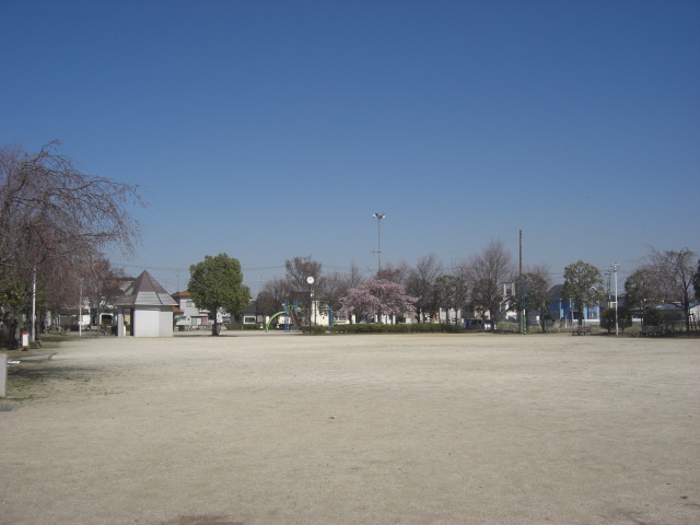 【東松山市山崎町のアパートの公園】