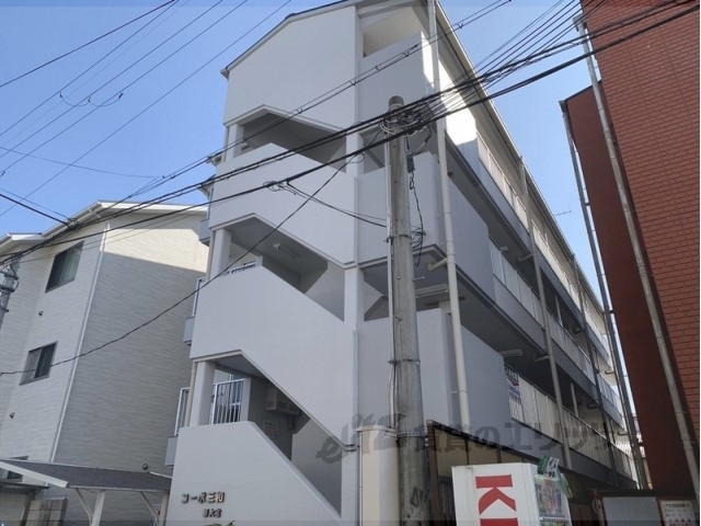 コーポ三和新大宮１号館の建物外観