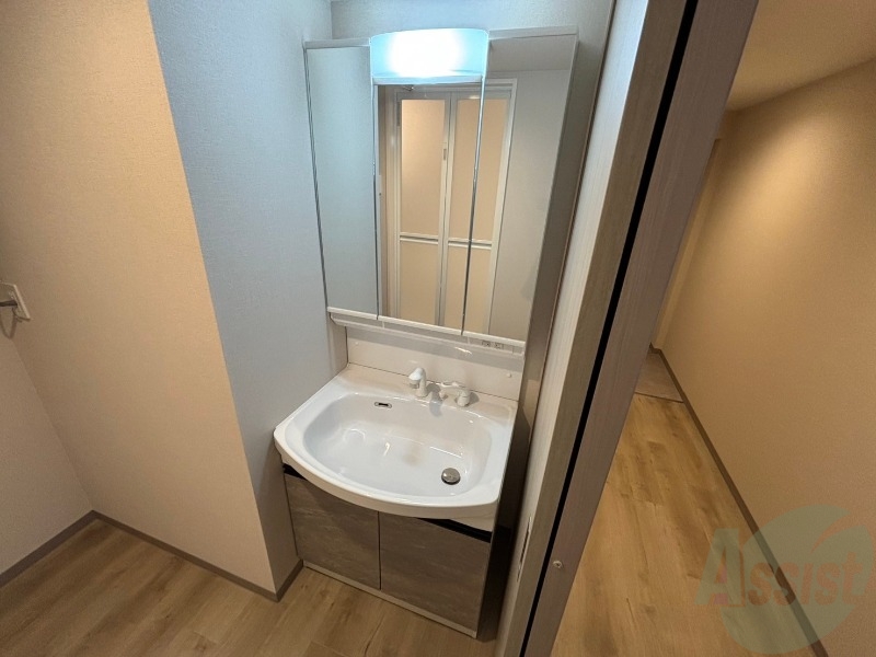 洗面設備　洗面台。身支度にはかかせないですよね～。