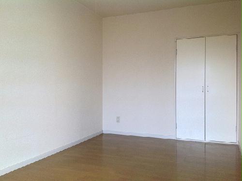 居室・リビング　同じタイプのお部屋の写真です。