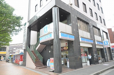 コンビニ　☆ローソン 小倉駅北口店（コンビニ）まで370m