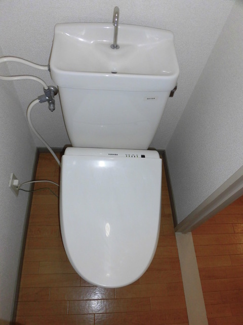 トイレ　４０５　温水洗浄暖房便座