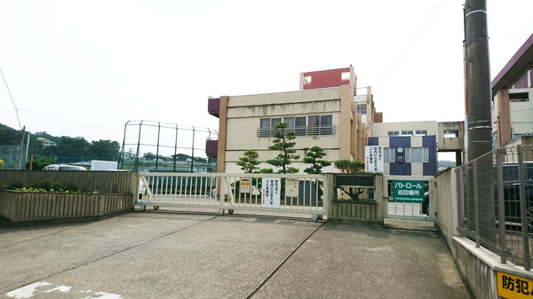 中学校　高崎市立八幡中学校（中学校）まで429m