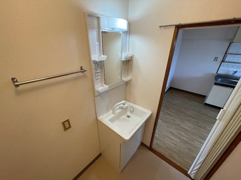 洗面設備　※同タイプの別室写真使用中※