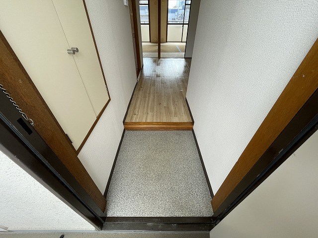 玄関　※同タイプの別室写真使用中※