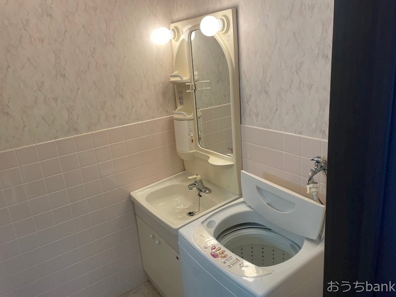 洗面設備　使い勝手の良い洗面化粧台。