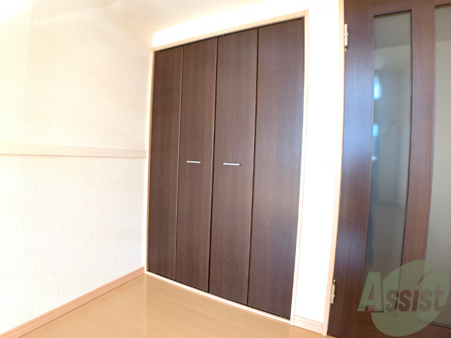 収納　クローゼットは幅もあり沢山収納出来そうです。