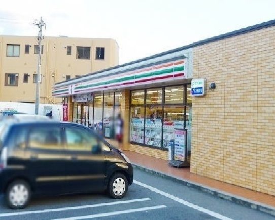 コンビニ　セブンイレブン（コンビニ）まで1900m