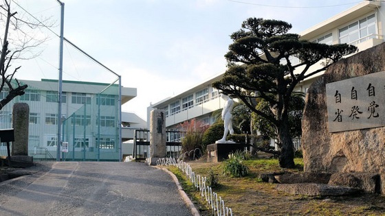 中学校　岡山市立妹尾中学校（中学校）まで633m
