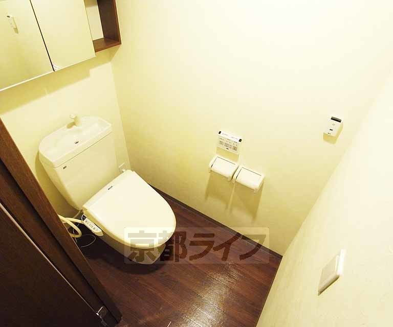 トイレ　ウォシュレットつきです。