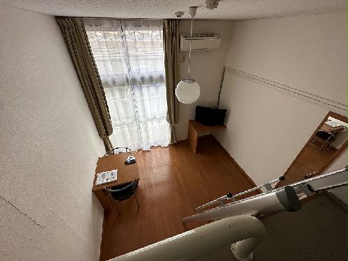 その他　ベッドからの居間の眺めです。