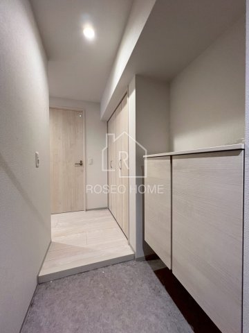 玄関　同マンション別部屋：参考写真