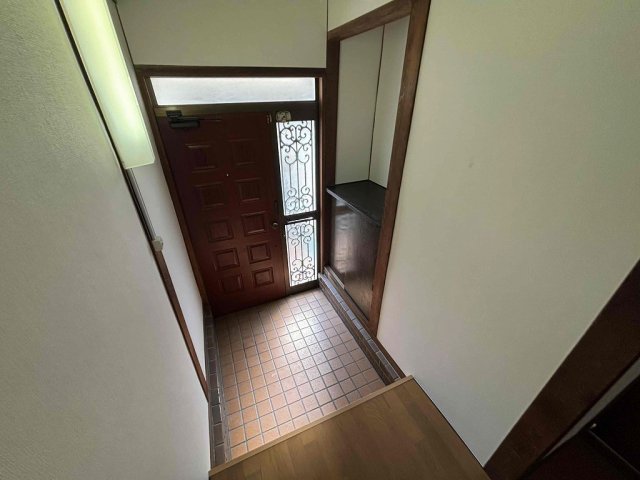 五色山7丁目戸建の玄関写真