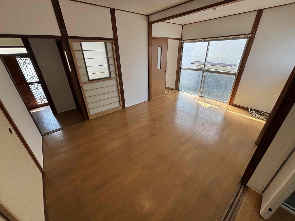 五色山7丁目戸建の居間写真