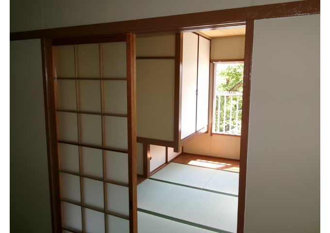 居室・リビング　和室ならではの温かな和の空間で寛ぎの時間を過ごせます