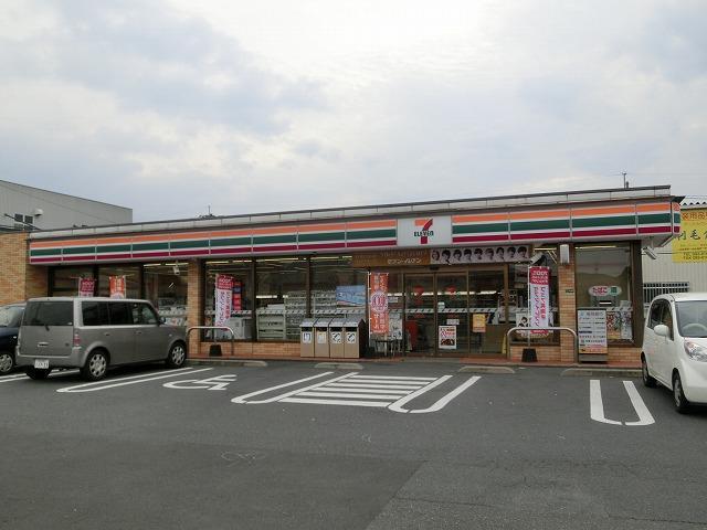 コンビニ　セブン‐イレブン／八幡本城１丁目店（コンビニ）まで585m