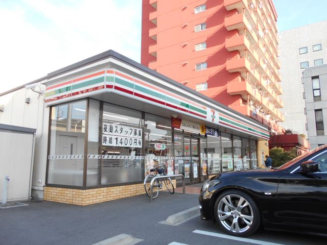 コンビニ　セブンイレブン（コンビニ）まで620m