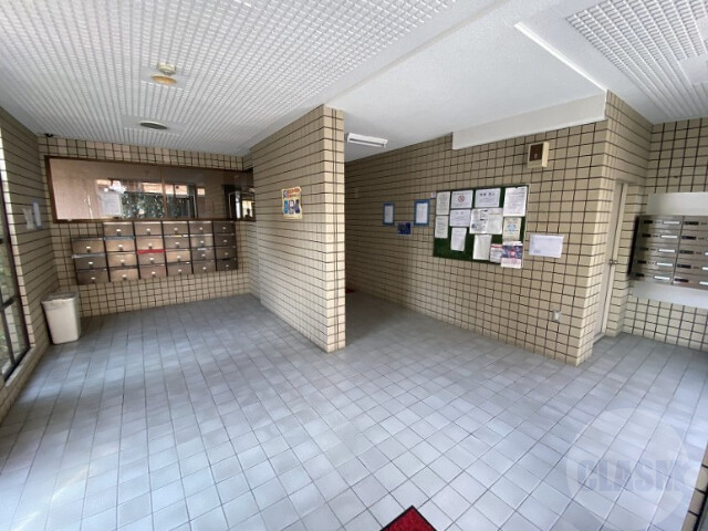 エントランス　共用部分の廊下、綺麗に使われています