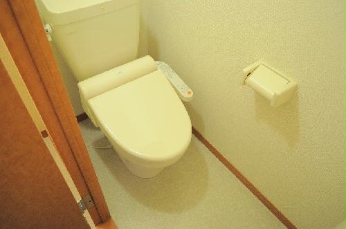 トイレ　温水便座付きで快適生活