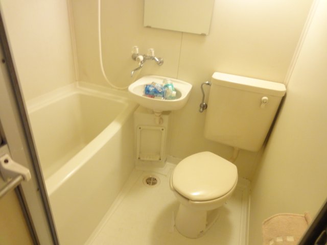 バス・シャワールーム　同物件、別号室のものです。