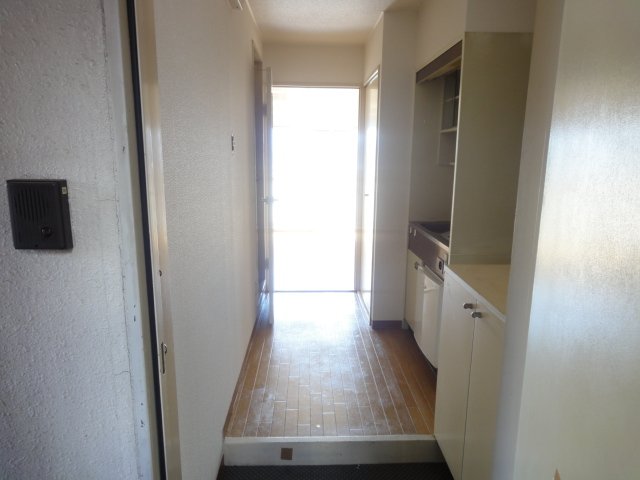 玄関　同物件、別号室のものです。