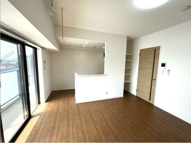 居室・リビング　※同部件の別部屋です。