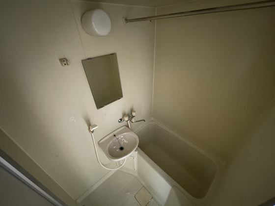 洗面設備　※別号室の写真です。
