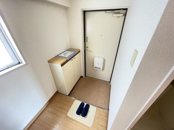 玄関　※別号室の写真です。