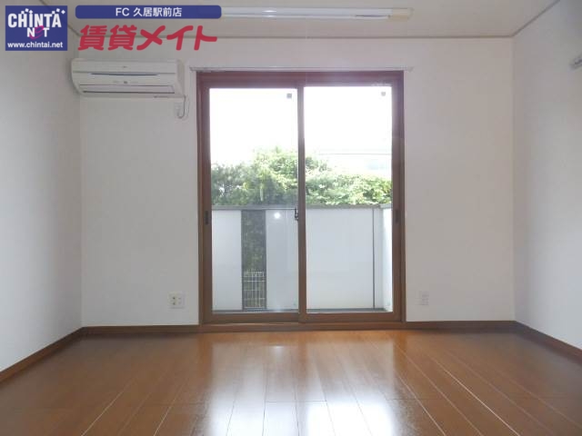 居室・リビング　同物件別室の画像です