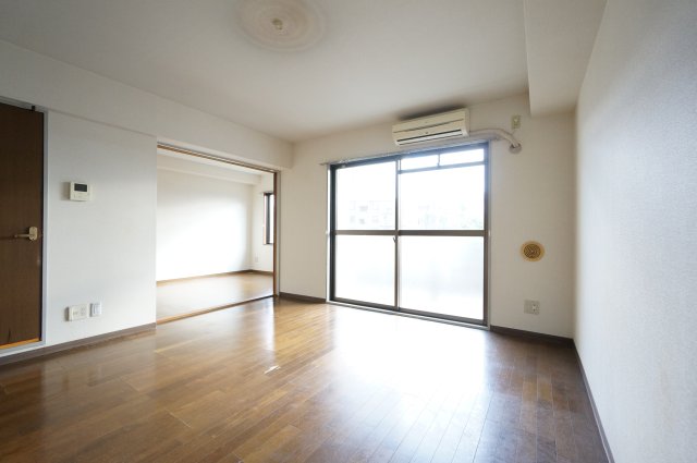 居室・リビング　当日の見学大歓迎！ ※すべて同タイプのお写真です