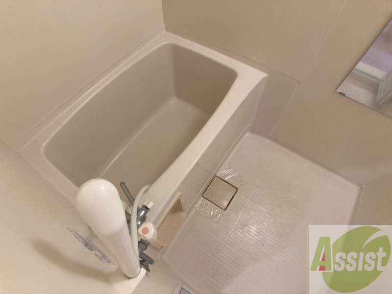 バス・シャワールーム　お風呂になります。一日の疲れを癒してくださいね。