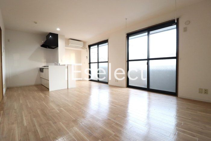 居室・リビング　広々開放的なリビングです♪